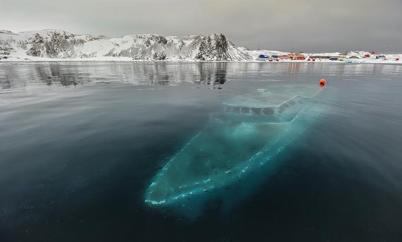 sunken-submerged-ship-in-the-antarctic